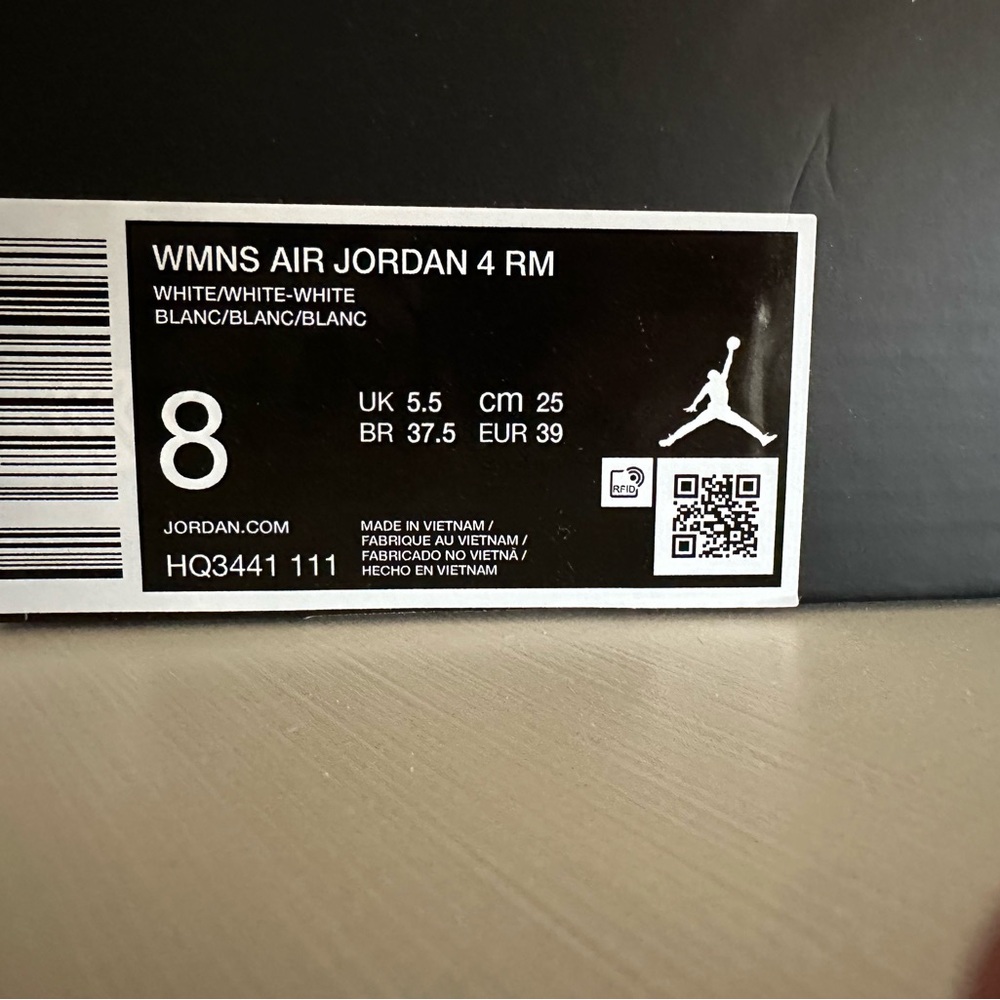 NWT!! Women’s Air Jordan White and Silver Sneakers, size 8. Brand new - Picture 3 of 3